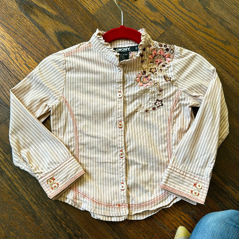 3T DKNY Donna Karan New York pinstripe embroidered blouse!